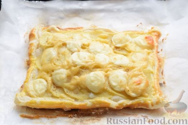 Слоёный тарт с картошкой и сыром