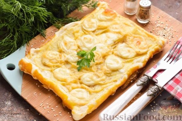 Слоёный тарт с картошкой и сыром